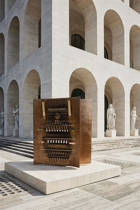 mostra fendi colosseo quadrato 2022|Arnaldo Pomodoro e il suo “grande teatro” in mostra nella sede .